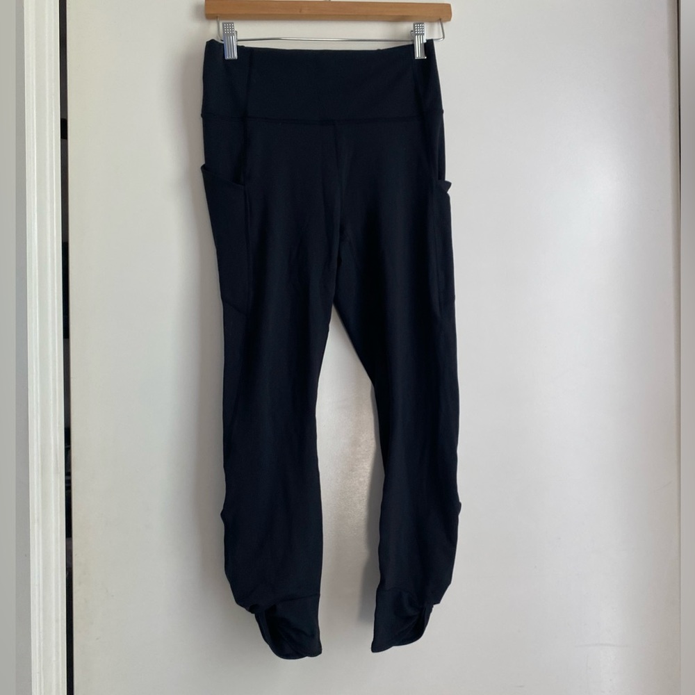 - Gently worn Fabletics Capri leggings size M